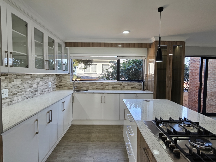 4 Bedroom Property for Sale in Wavecrest Eastern Cape